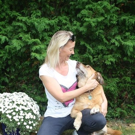 Monika Schuster mit Hund "Buddy"
